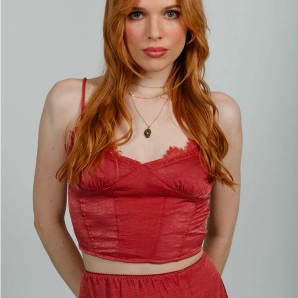 Chic Dusty Rose Lace Trim Crop Top - Picture 1 of 4